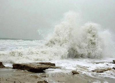 طوفان در سواحل خزر ، مسافران شمال از دریا و ساحل دوری نمایند
