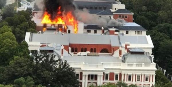 تور افریقای جنوبی: مجلس آفریقای جنوبی آتش گرفت