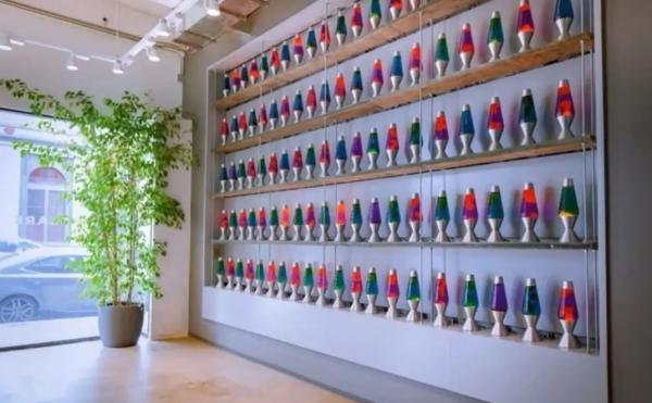 چگونه لامپ های لاوای کلادفلر، امنیت اینترنت را تضمین می نمایند؟